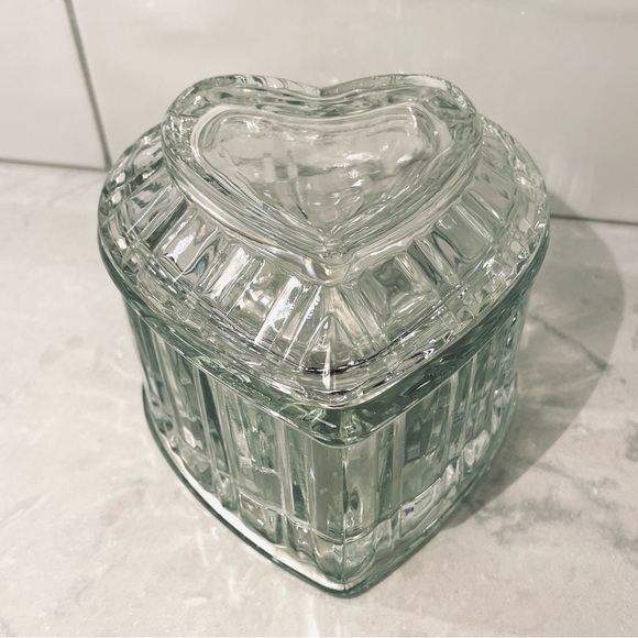 Vintage Heart Shaped Trinket or Candy Dish with Lid - Picture 1 of 9
